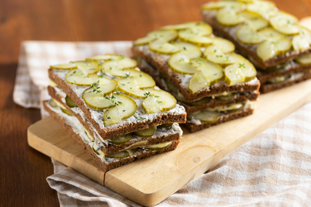 Sandwich aux concombres et chèvre