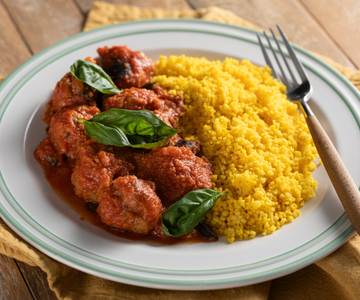 Couscous avec boulettes d'aubergines à la sauce