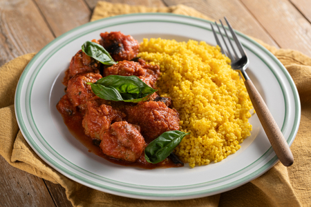 Couscous avec boulettes d'aubergines à la sauce