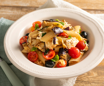 Pâtes froides avec mozzarella et aubergines grillées