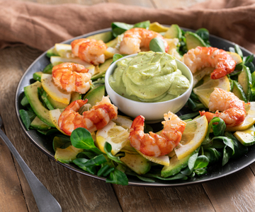 Salade avec crevettes géantes et avocat