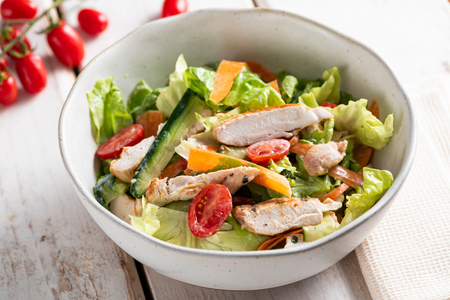 Salade de poulet légère