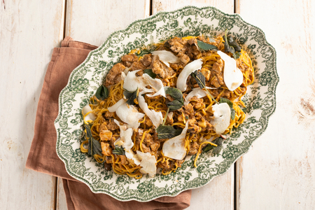 Tagliolini au ragoût de lapin et champignons