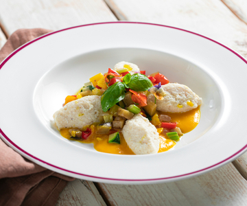 Gnudi de ricotta avec ragoût de légumes
