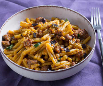 Pâtes aubergines et saucisse