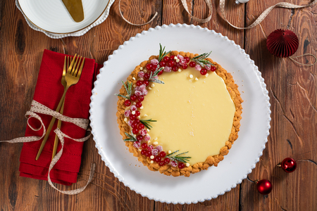 Tarte à la ganache au chocolat blanc et aux groseilles
