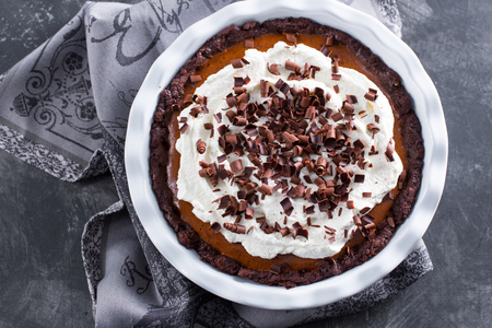 Gâteau gourmand avec mousse au chocolat