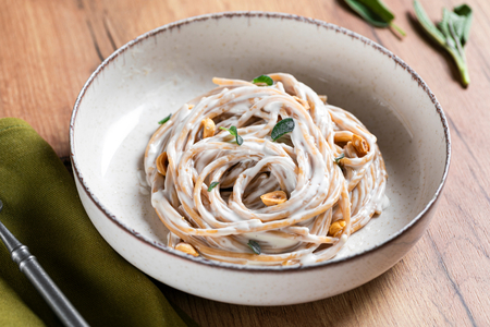 Pâtes aux noisettes et à la tome