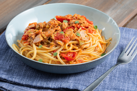 Linguine au thon et tomates cerises