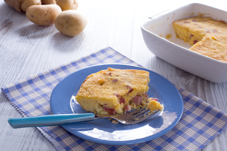Gâteau de pommes de terre au salami