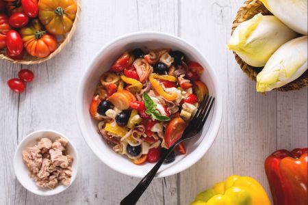 Salade au thon, mozzarella et poivrons