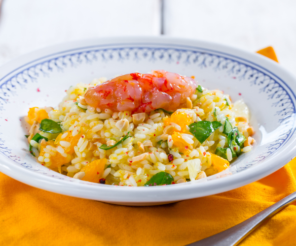 Salade de riz aux agrumes, épinards et crevettes
