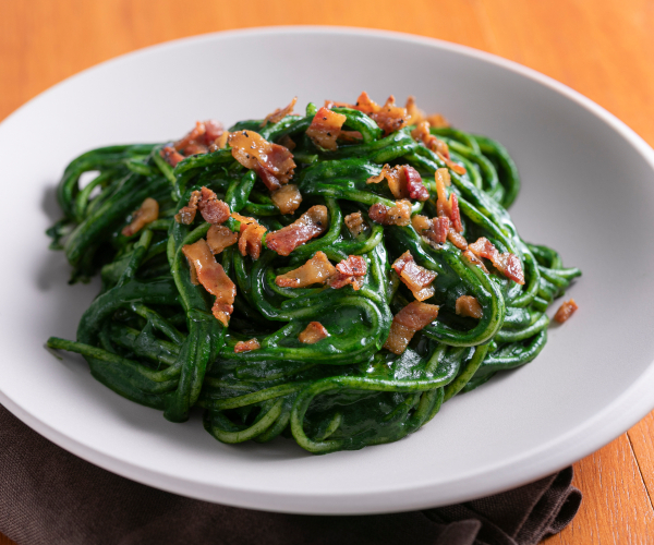 Pâtes à la crème d'épinards et lard croustillant