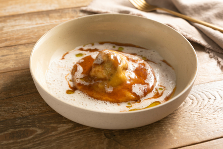 Ravioli farci de côtes de bœuf avec mousse au citron