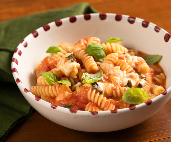 Pâtes à la tomate et mozzarella