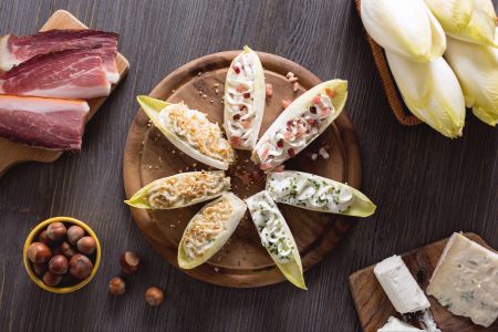 Barquettes d'endives aux fromages