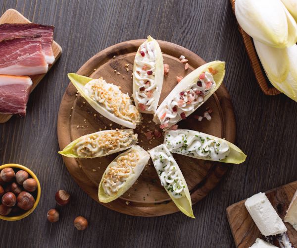 Barquettes d'endives aux fromages