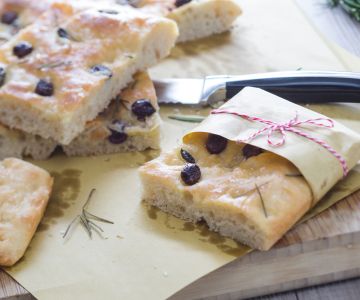 Fougasse aux câpres, romarin et olives taggiasche