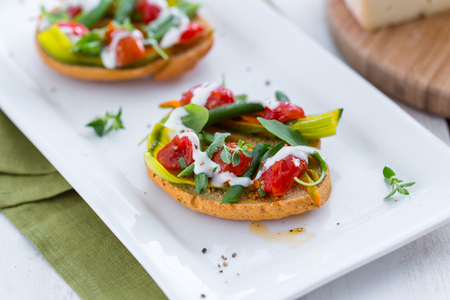 Friselles aux légumes et sauce au taleggio