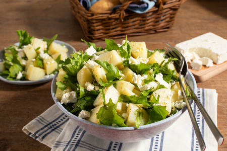 Salade de pommes de terre à la chicorée et à la feta