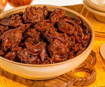 Ragoût de viande aux oignons