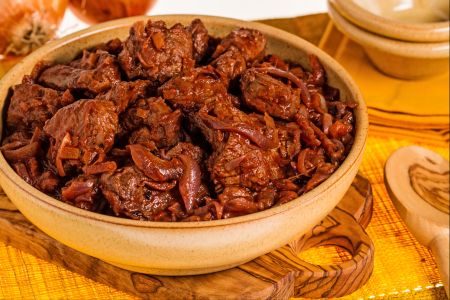 Ragoût de viande aux oignons