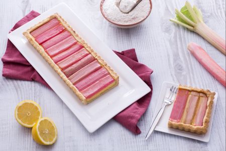 Tarte à la rhubarbe avec crème pâtissière au citron