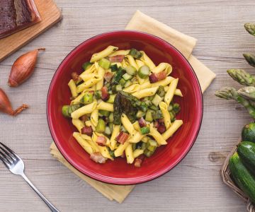 Garganelli au ragoût d'asperges et courgettes