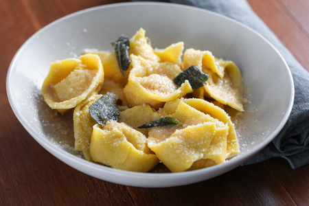 Tortelli de courge à la moutarde et au zeste de citron