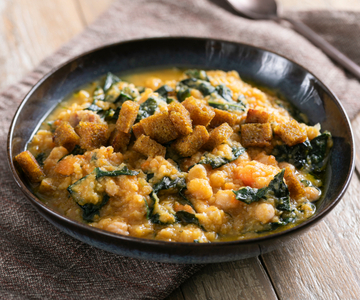 Soupe au chou noir et aux pois chiches