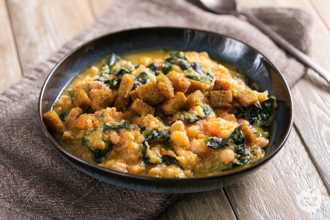 Soupe au chou noir et aux pois chiches : recette rustique, saine et ...