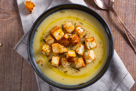 Velouté de chou vert et pommes de terre
