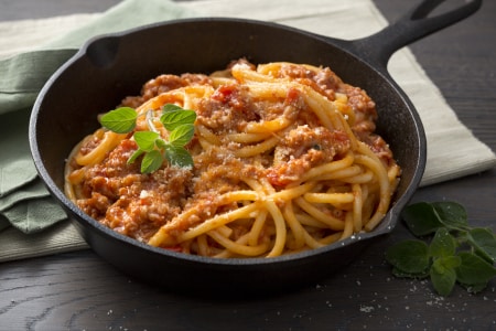 Bucatini avec sauce à la saucisse