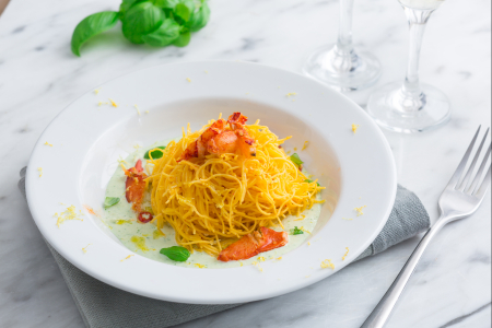 Tagliolini au homard sur crème de burrata