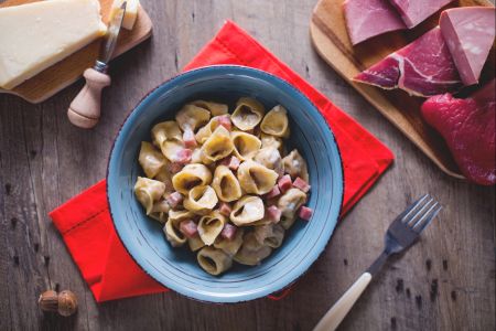 Tortellinis à la crème et au jambon