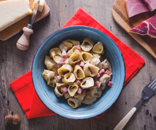 Tortellinis à la crème et au jambon