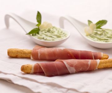 Grissini à la tomate, jambon et crème de ricotta