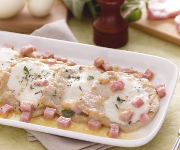 Escalopes savoureuses aux dés de jambon cuit et au fromage