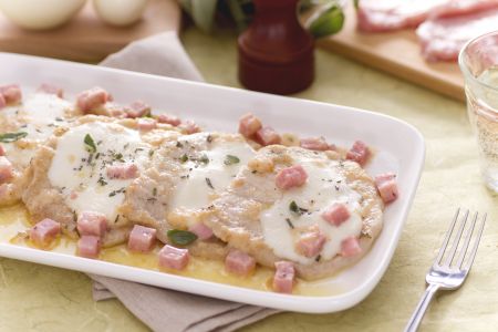 Escalopes savoureuses aux dés de jambon cuit et au fromage