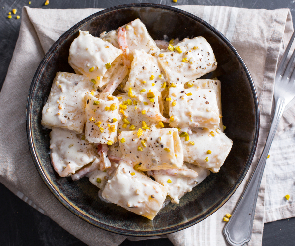 Paccheri crémeux au guanciale et à la pistache