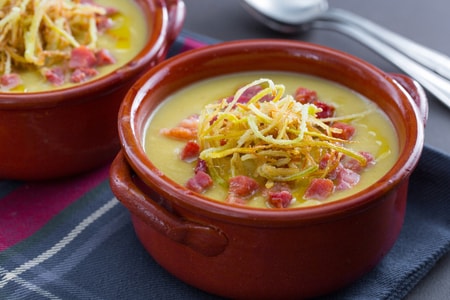 Crème de poireaux et pommes de terre avec lardons