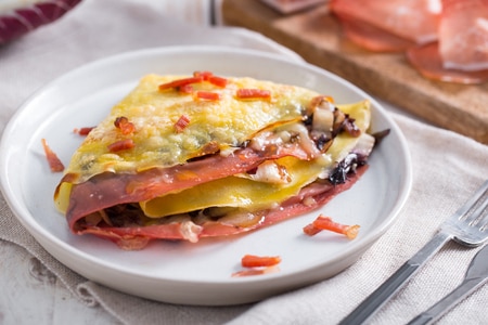Crêpes au speck, radicchio et fontine