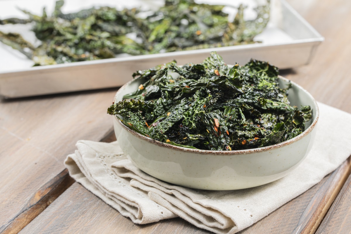 Chips de chou kale au four