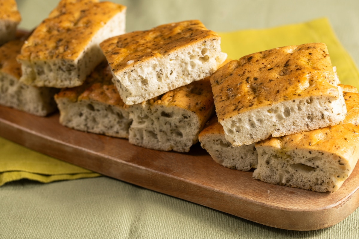 Focaccia sans gluten aux herbes aromatiques