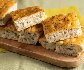 Focaccia sans gluten aux herbes aromatiques