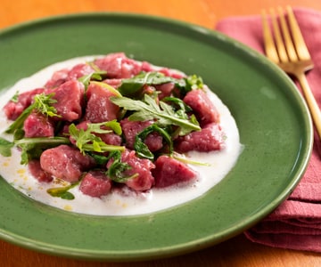 Gnocchetti de betterave sur fondue de taleggio