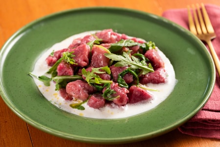 Gnocchetti de betterave sur fondue de taleggio