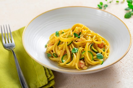 Linguine aux crevettes, courgettes et safran