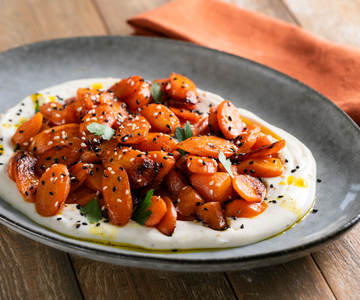 Carottes au beurre et yaourt au curry fumé
