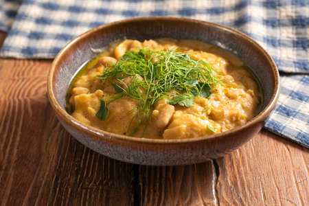 Soupe crémeuse de haricots cannellini aux maltagliati